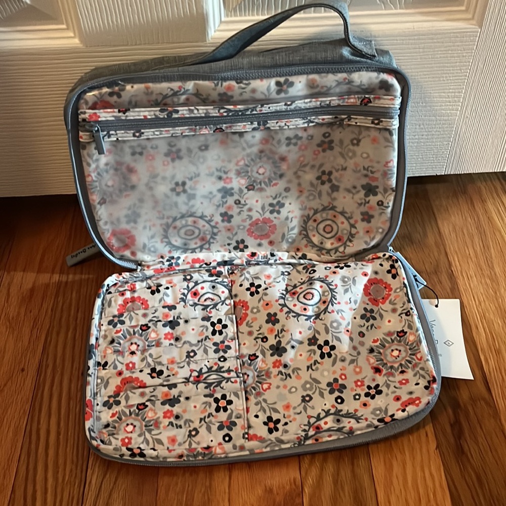 Vera Bradley Travel Case - Picture 3 of 4